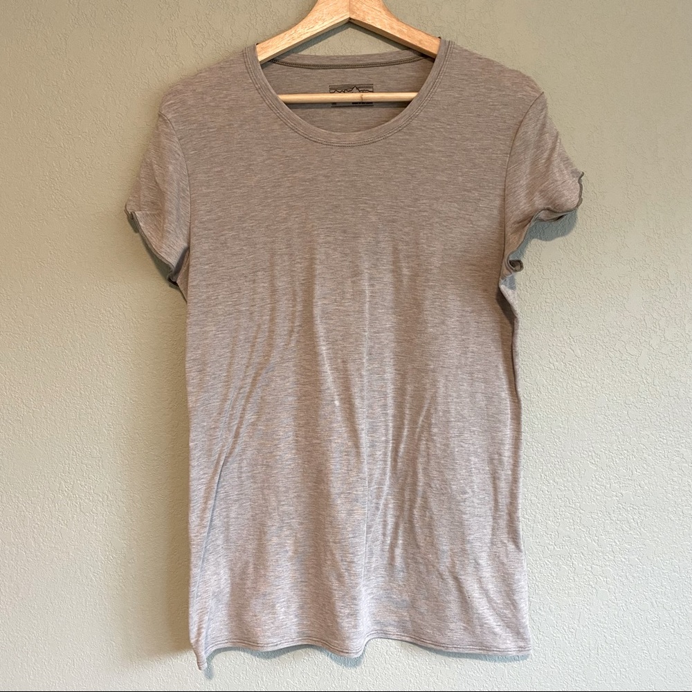 PATAGONIA basics grey T-shirt size M -